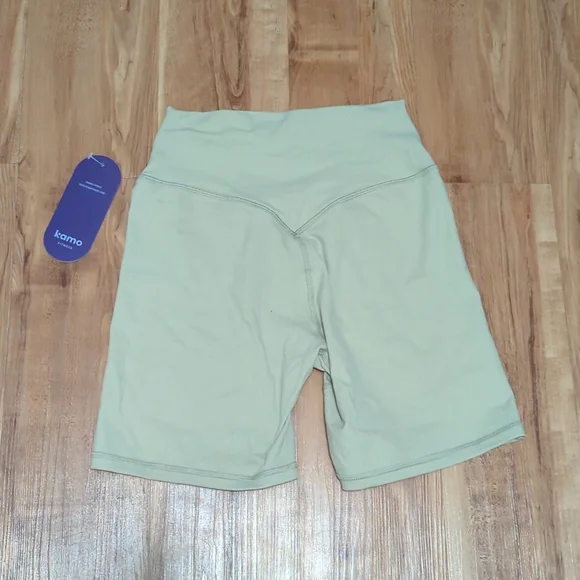 $10 Sale!!! NWT Kamo Fitness Serenity Shorts - Picture 3 of 3